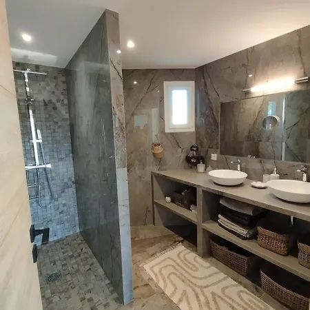 Les Palmiers, Maison Mitoyenne, Quartier Balneaire, Terrasses, Clim Holiday home *