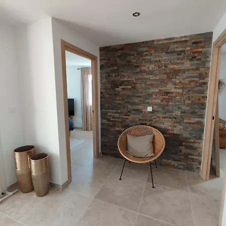 Holiday home Les Palmiers, Maison Mitoyenne, Quartier Balneaire, Terrasses, Clim Hyeres