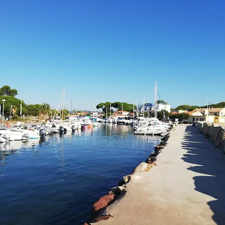 Holiday home Les Palmiers, Maison Mitoyenne, Quartier Balneaire, Terrasses, Clim *