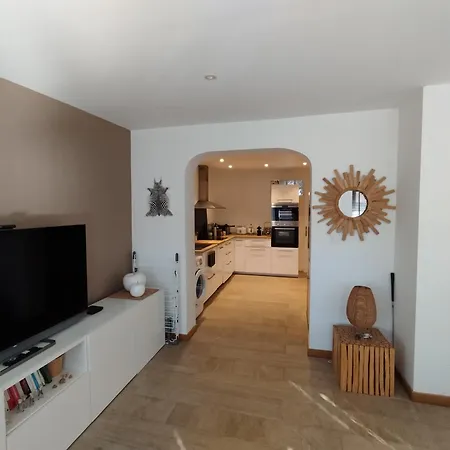 Holiday home Les Palmiers, Maison Mitoyenne, Quartier Balneaire, Terrasses, Clim *